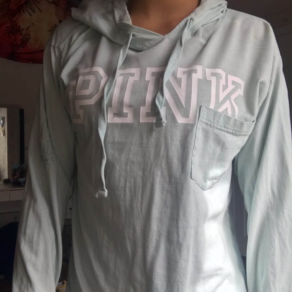 pink tshirt